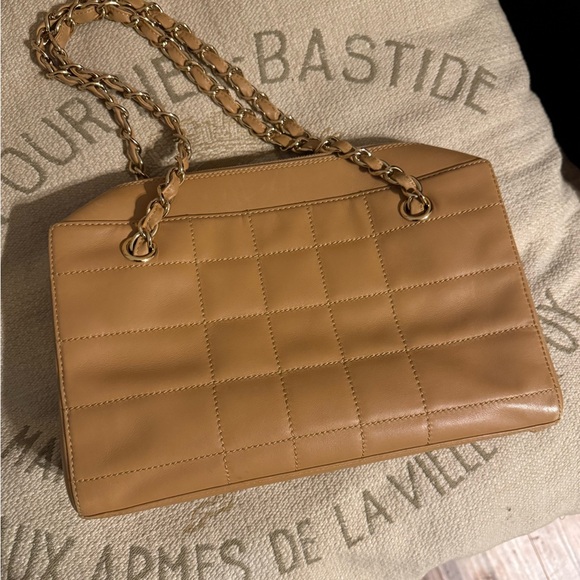 Chanel Shoulder Bag - Picture 3 of 11